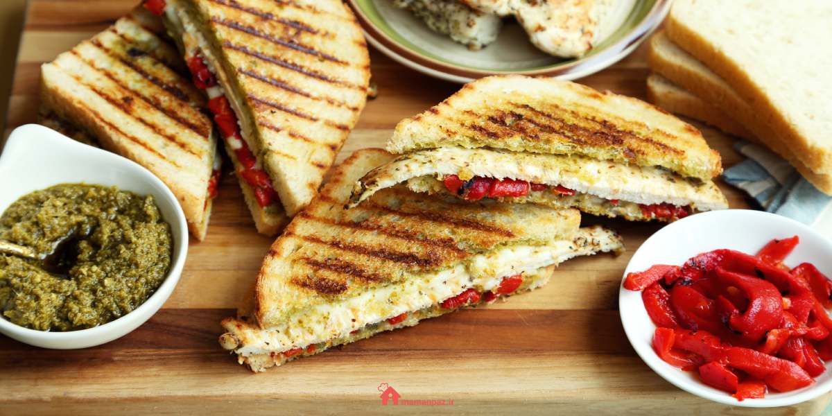 پنینی مرغ دودی