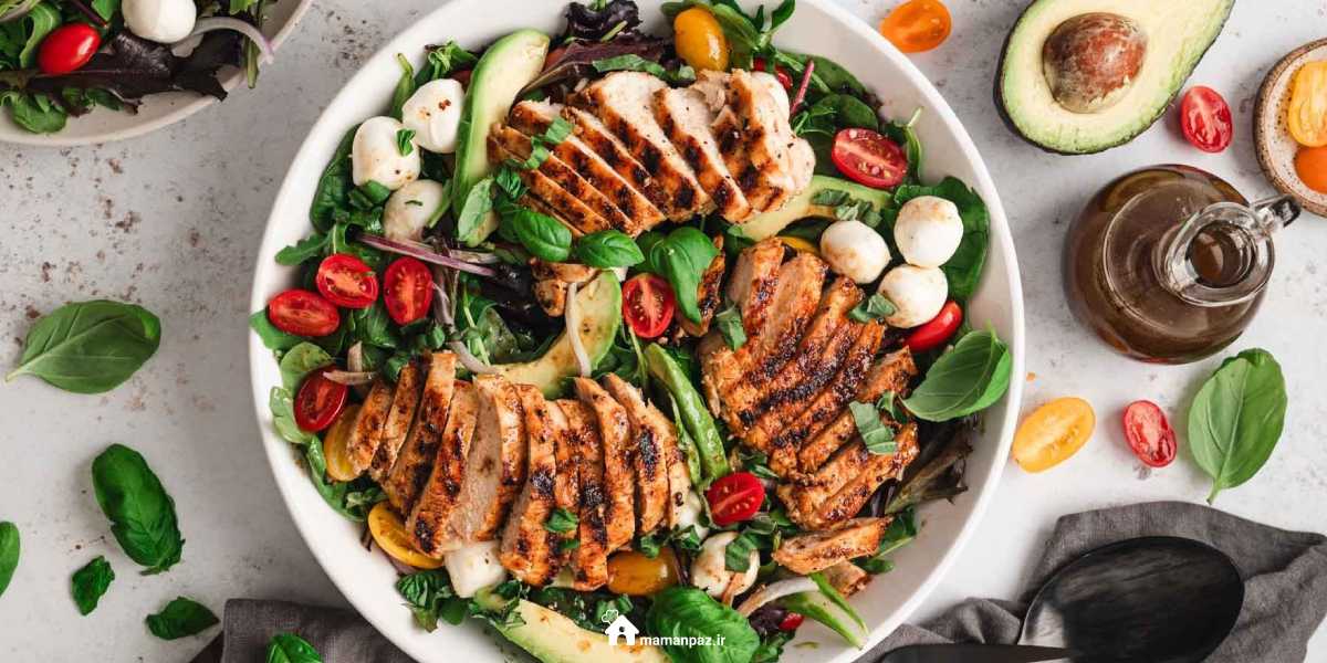 سالاد رژیمی با مرغ گریل شده