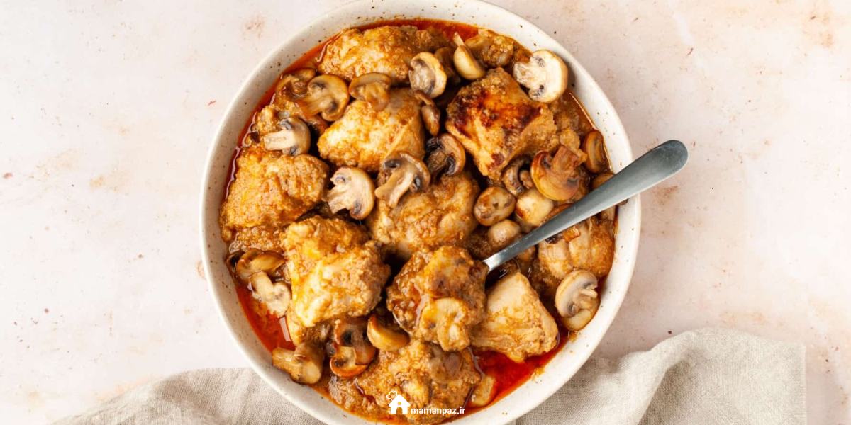 خورش کاری با مرغ و قارچ